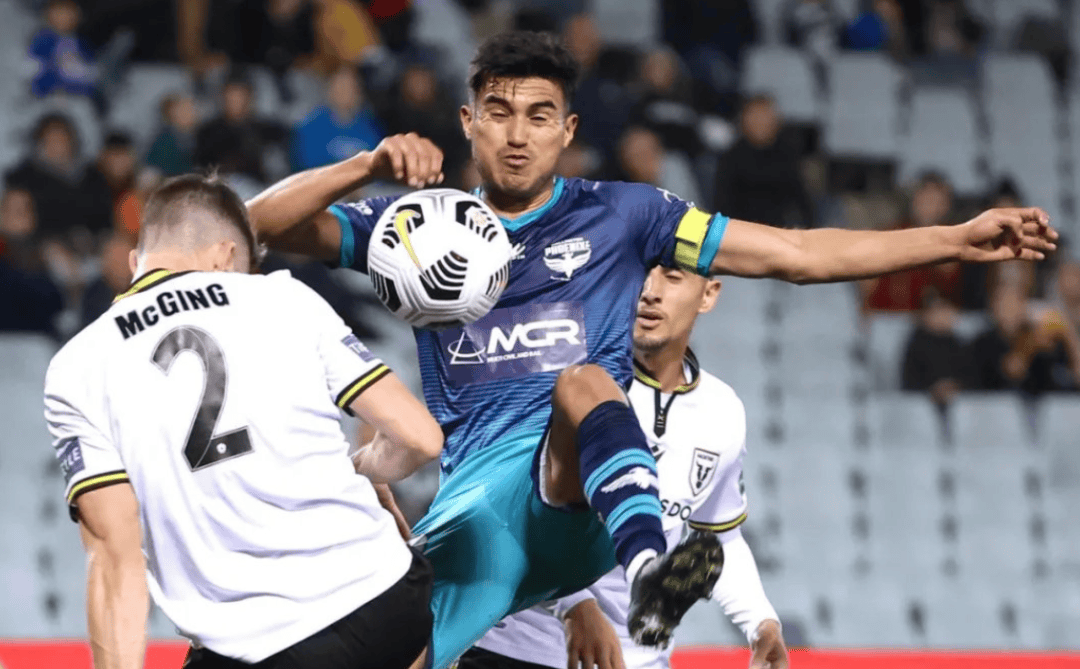 关于西悉尼流浪者中场大将伤愈复出，战阿尔希拉尔阵容稳固的信息