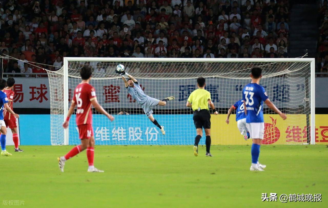 关于利比里亚足球联赛领头羊维持不败的信息