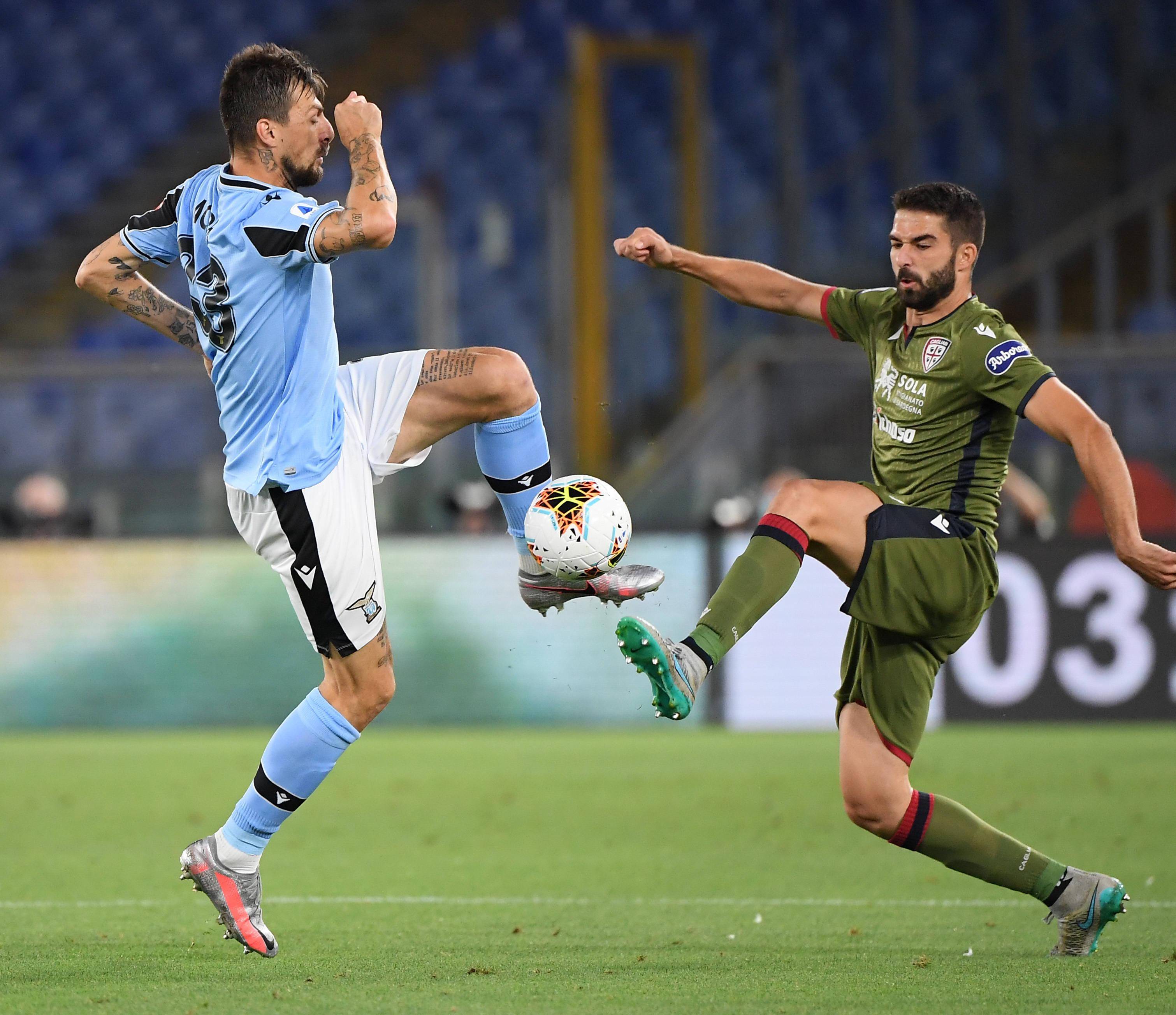 包含佛罗伦萨客场痛失胜利，降级危机加重的词条