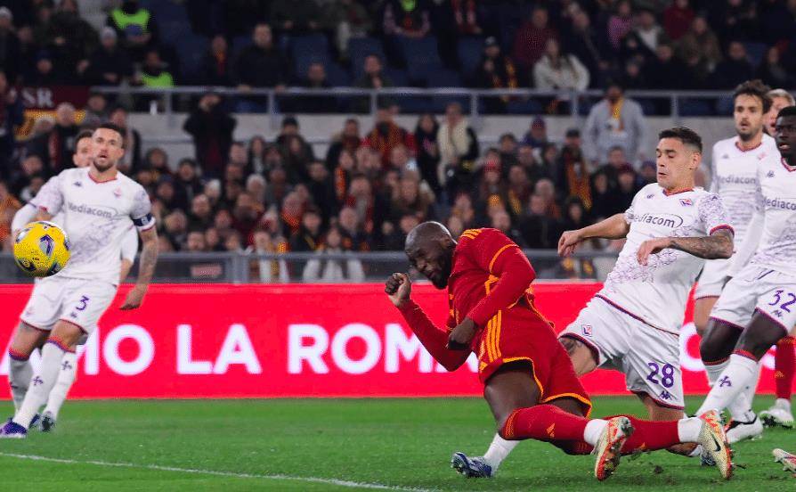 卢卡库破门得分,为球队带来胜利 卢卡库破门得分,为球队带来胜利