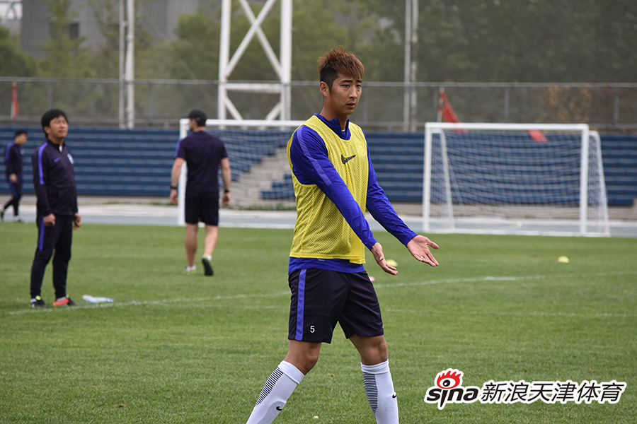 泰达队员展现出色表现，赢得球迷好评