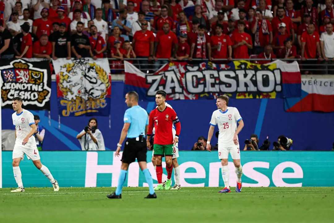 包含精彩足球盛事持续进行,球队实力对比激烈的词条 包含精彩足球盛事持续进行,球队实力对比激烈的词条