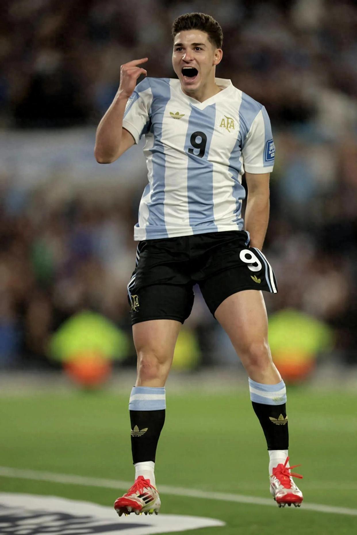 阿根廷新秀惊艳出道,斩获宝贵奖牌 阿根廷新秀惊艳出道,斩获宝贵奖牌