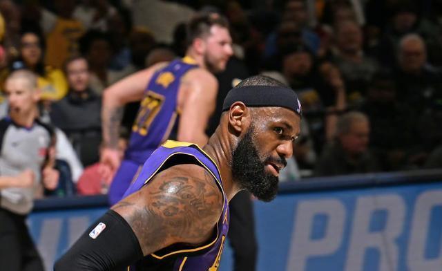 湖人队战胜灰熊,重回胜利轨道 湖人队战胜灰熊,重回胜利轨道