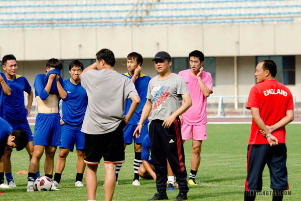 训练全面升级!教练组指导备战 训练全面升级!教练组指导备战