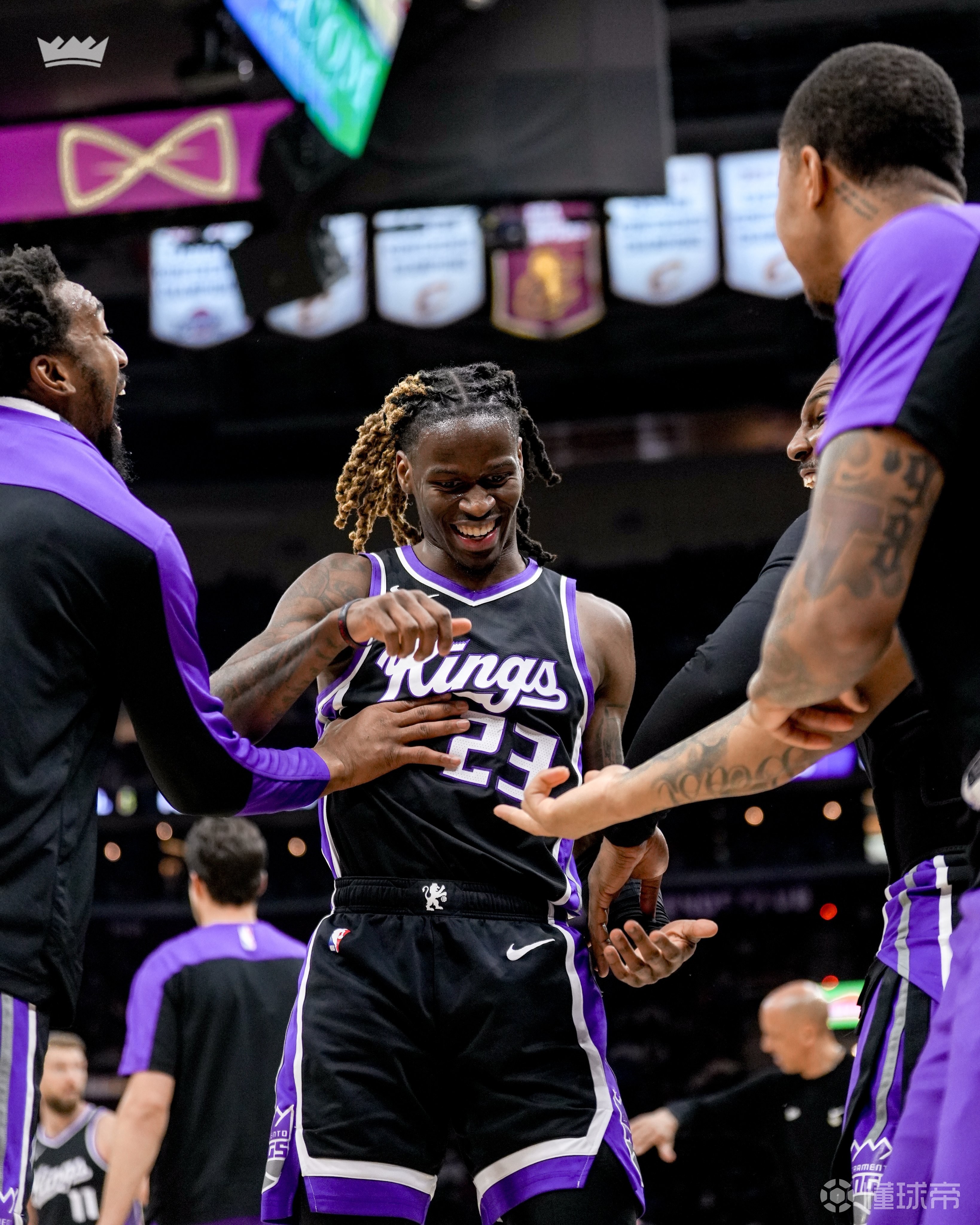 开拓者力克马刺,全队表现出色 开拓者力克马刺,全队表现出色