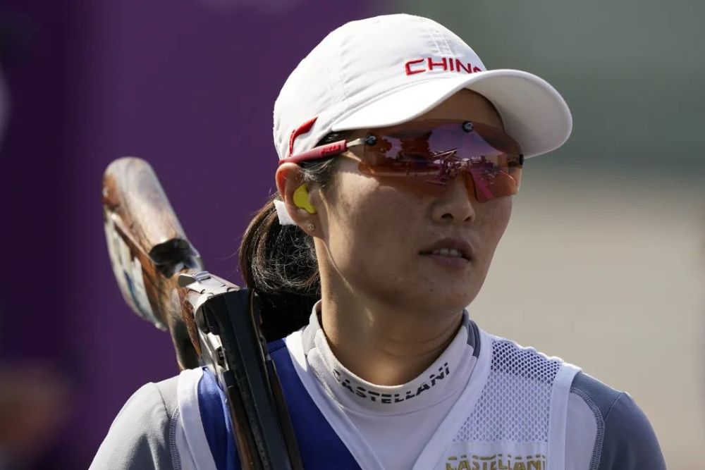 匈牙利跳水选手斩获银牌，傲视群雄的简单介绍